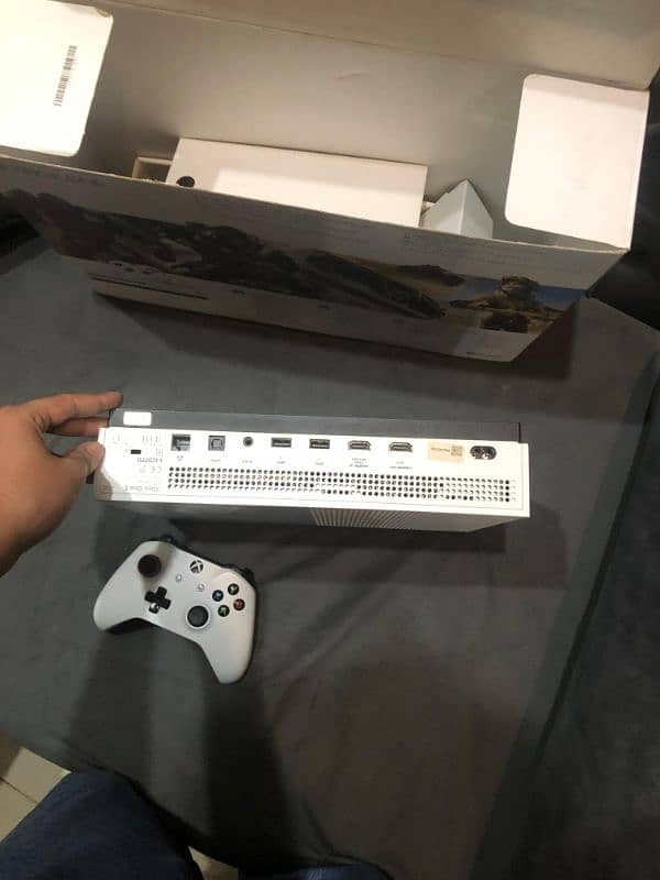 XBOX ONE S 4