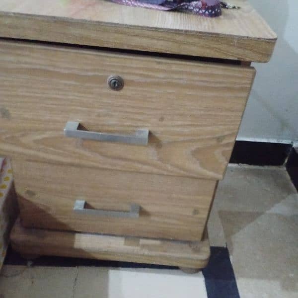 bed side table and 3 drawer dresser for sale 1