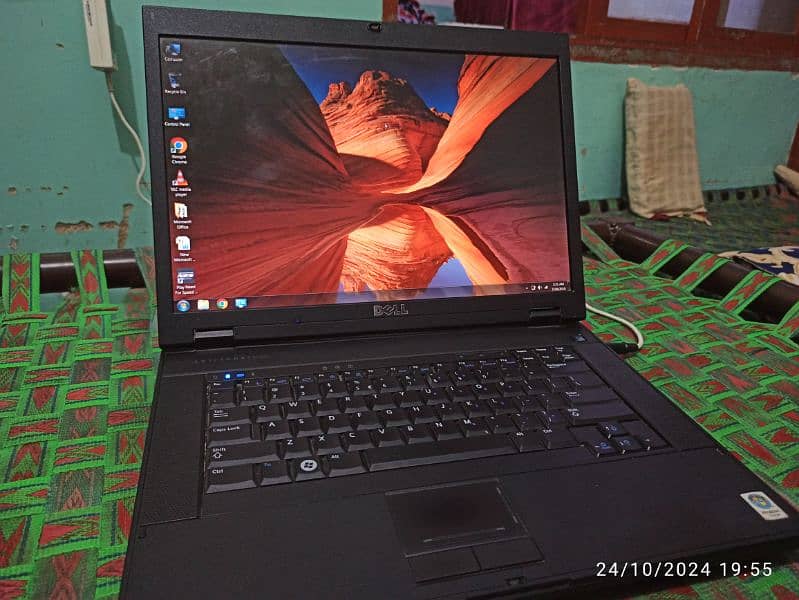 Dell latitude E5500 0