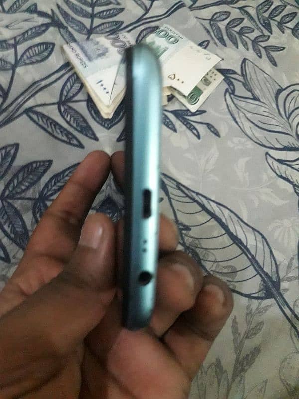 realme c21 3gb/32gb for sale read first add for parts k liye b used. 3