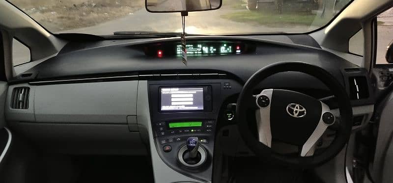 Toyota Prius 2011/16 13