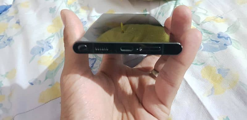 samsung S22 Ultra slightly used 1