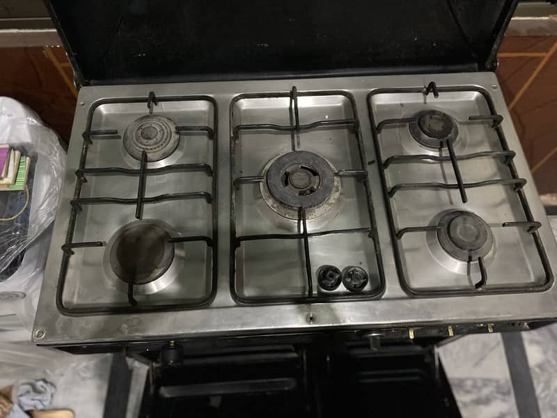 Gas oven with 5 stoves everything working perfectly 1