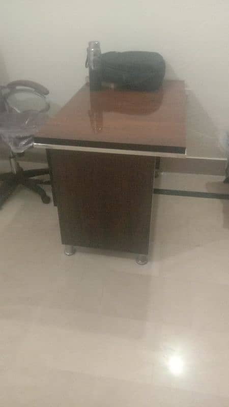 table for sale 2nd hand with well furnished 0