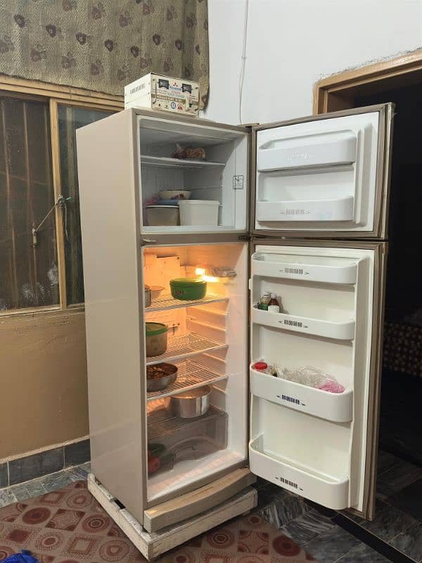 Dawlance Refrigerator ( Fridge ) 4