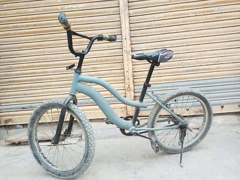 cycle in gray and black colour only in RS 8000 0