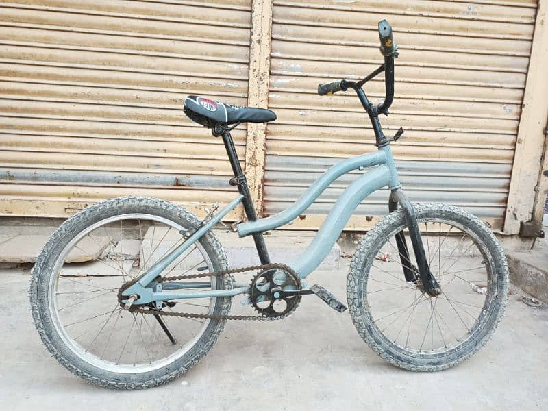 cycle in gray and black colour only in RS 8000 1