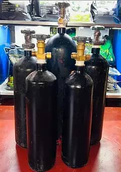 Oxygen cylinders for patients 6