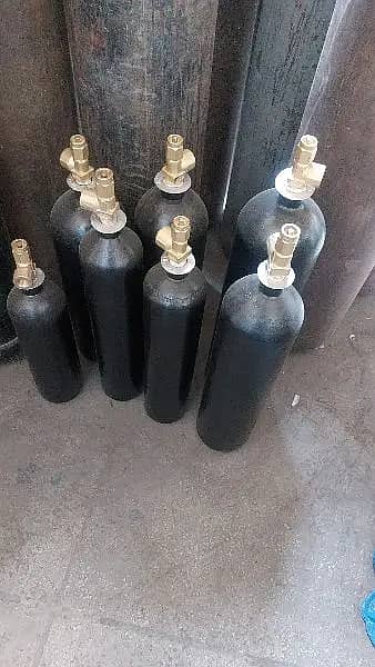 Oxygen cylinders for patients 7