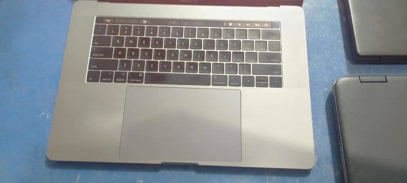 MacBook pro 2017 1