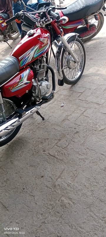 Honda 125 23 model in lush condition 1