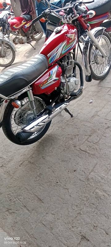 Honda 125 23 model in lush condition 2