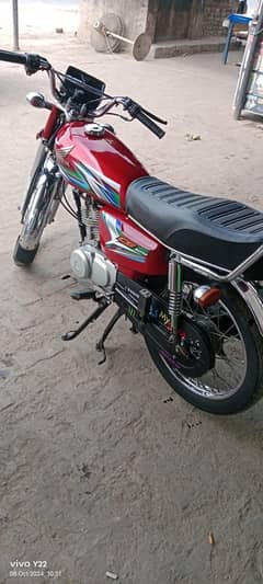 Honda 125 23 model in lush condition