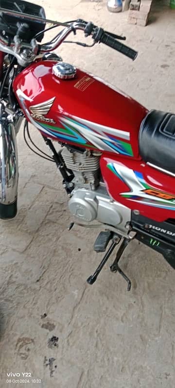 Honda 125 23 model in lush condition 6