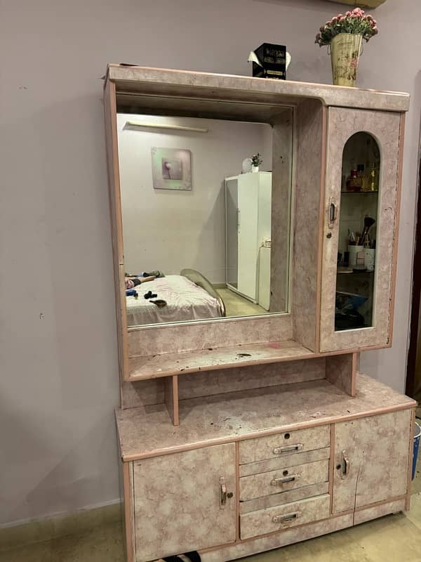 Dressing table 0