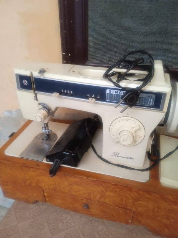 Original Singer Sewing Machine For Sale 0