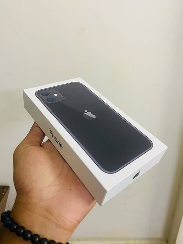 iPhone 11 64GB With Box Non Pta Sealed Condition 3