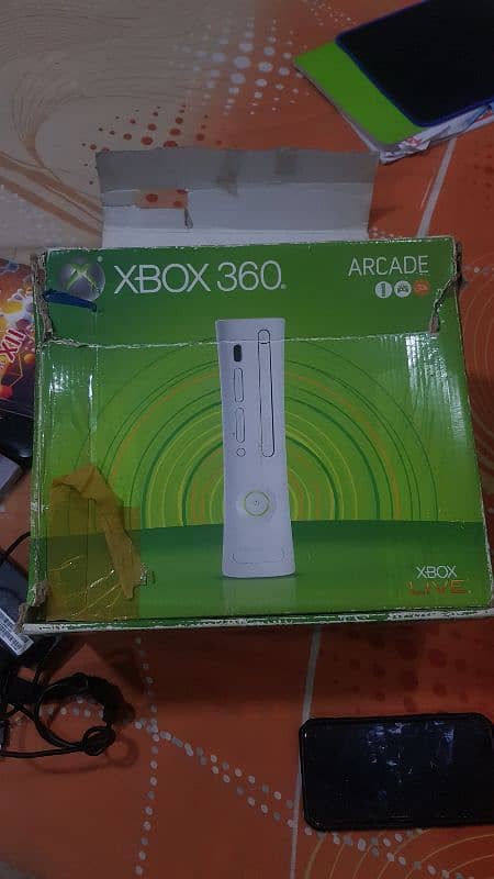 Xbox 360 Arcade with Kinect, 1 controller 7