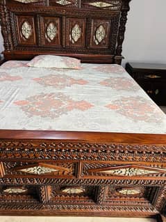 Wooden Chinauti Sheesham King sized bed