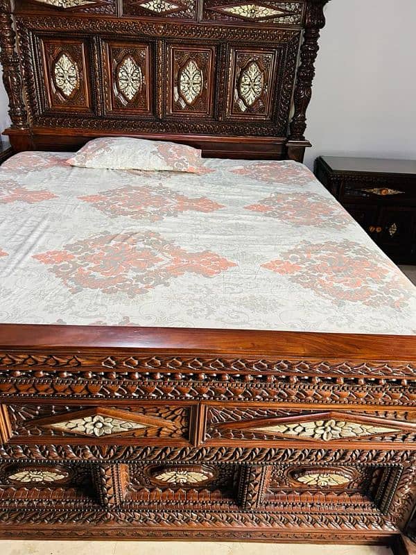 Wooden Chinauti Sheesham King sized bed 0