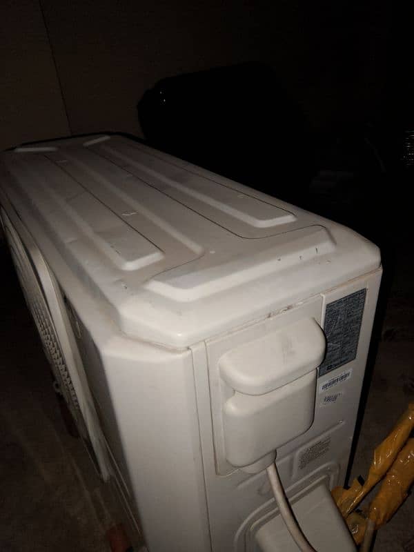 dawalance 1 ton non inverter 1 season used  energy saver 1