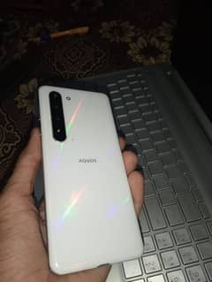 Aquos r5 0