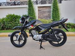 YAMAHA Y B R MODEL 2022 BLACK COLOUR JUST NEW BIKE HYDERABAD NMBER