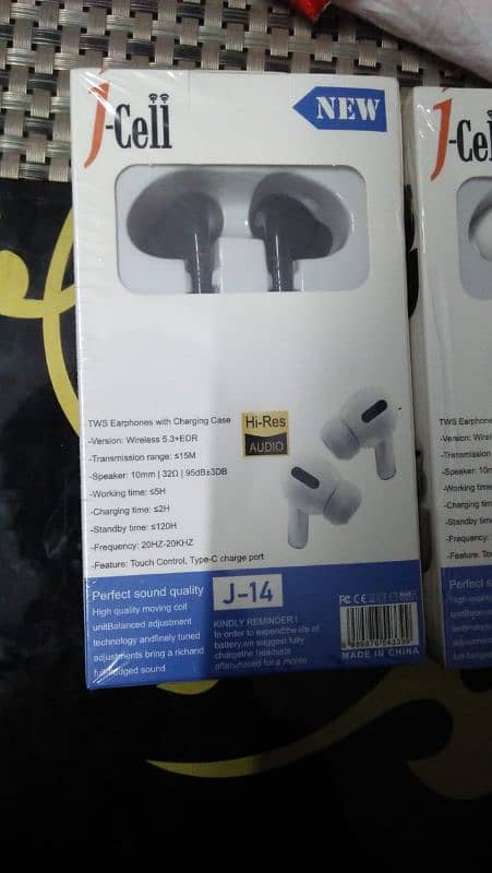 wireless earpods J-14 with display charging 4