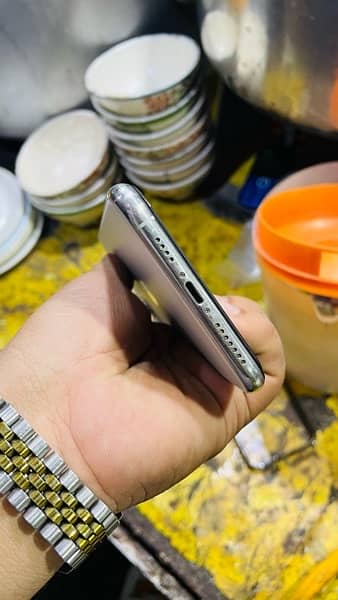 iphone 11 pro max 64 gb jv non pta sim time available 10/9 3