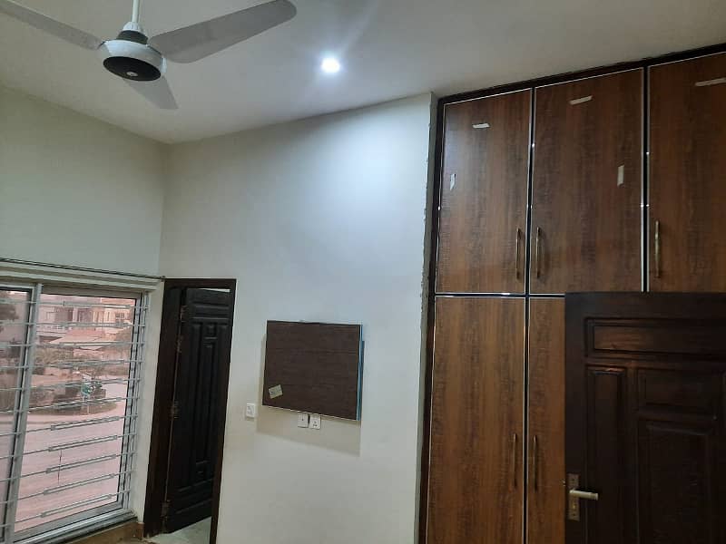 Newly Built 10 Marla Upper Portion For Rent In Overseas B Block - Prime Location 6