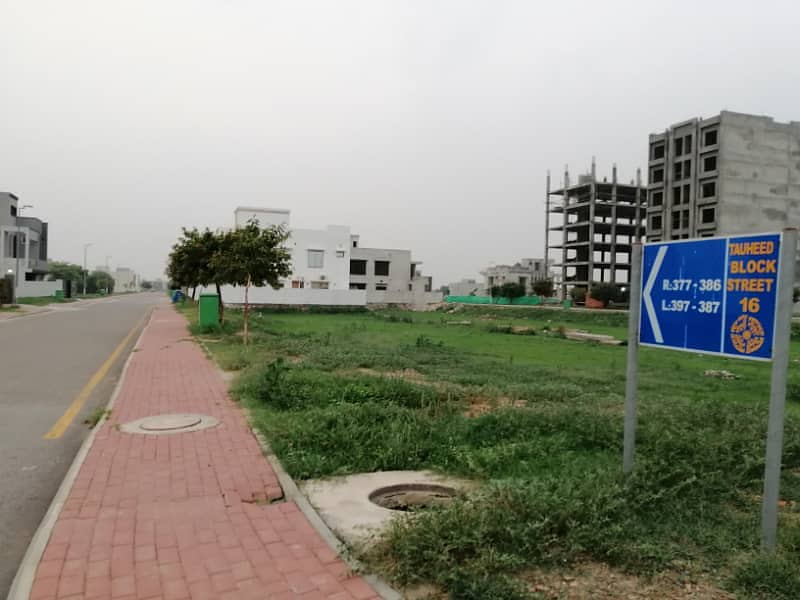 Exclusive Opportunity Corner 10 Marla Plot With Possession And Utility Paid At Toheed - Priced At 1 Crore 60 Lac 1