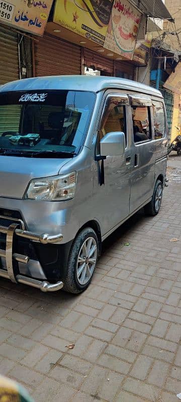 Daihatsu Hijet 2018 3