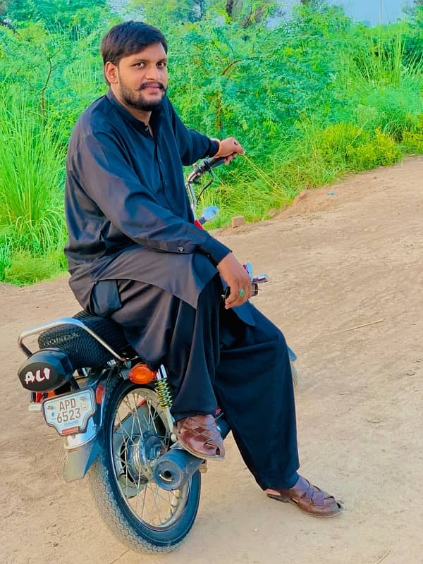 bike for sale hai paiso ki zort hai is lia sale kr rah hun 1