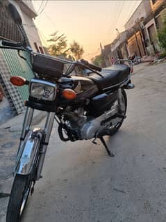 Honda 125 black colour good condition urgent sale