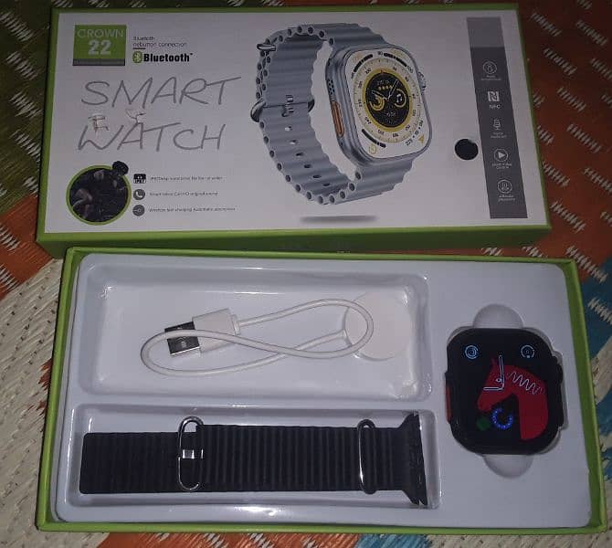 Smart watch with green box 0