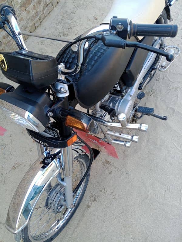 Honda CD 21/22 bilkul fresh one hand use all Punjab number . 1