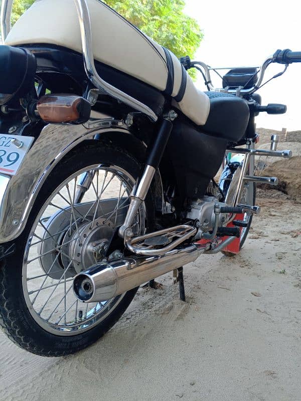 Honda CD 21/22 bilkul fresh one hand use all Punjab number . 3