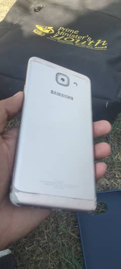 Samsung j7 max  4/32 in good condition