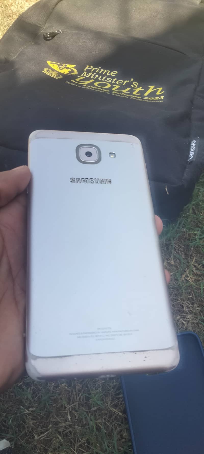 Samsung j7 max  4/32 in good condition 1