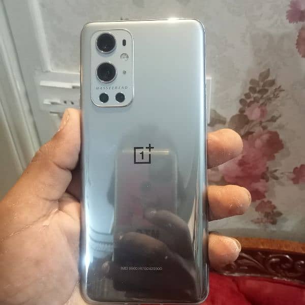 one plus. 9 pro.  256 GB. 10/10 condition. one hand use 1