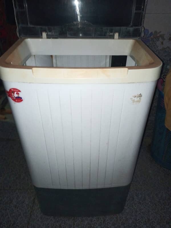 Washing Maching Mid -Sized -Excellent Condition 1