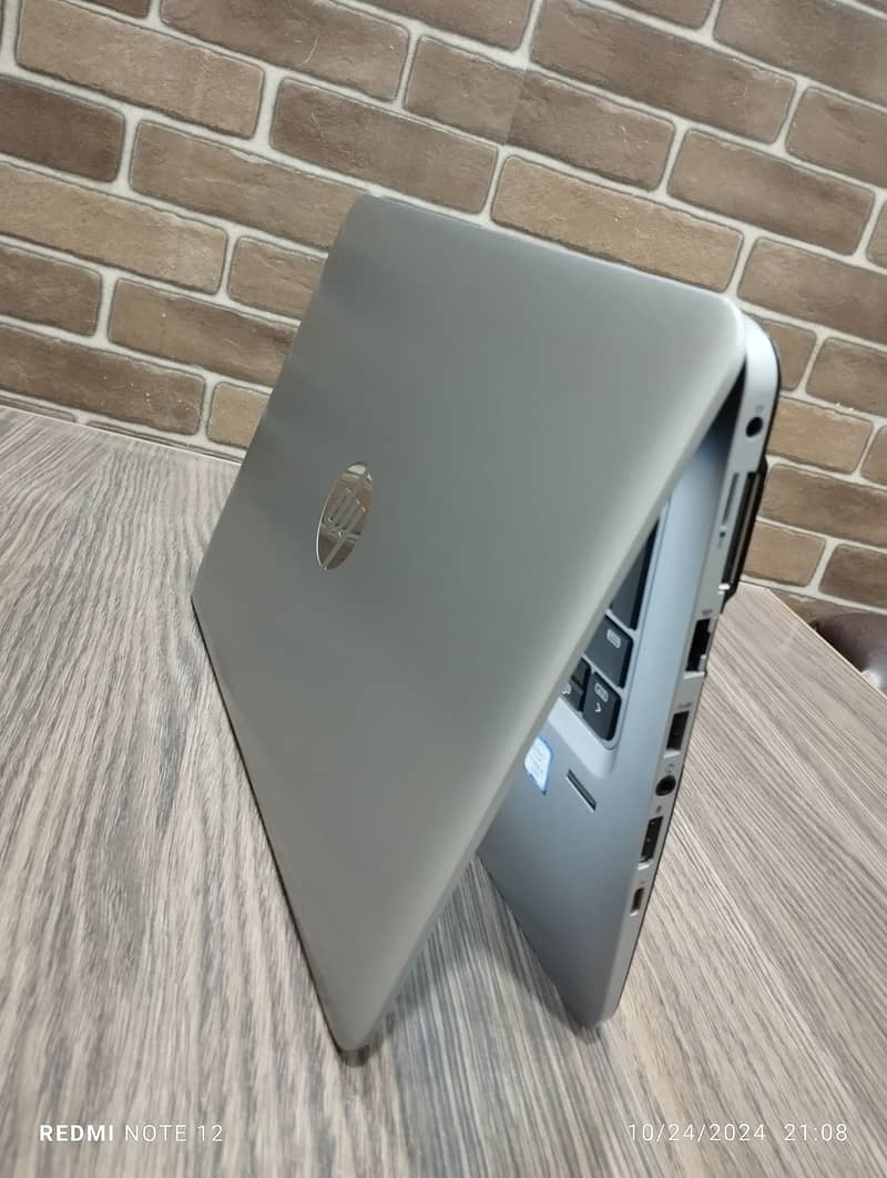 urgent sale Hp Elitebook 820 G3 - Core i5 6th Generation 10