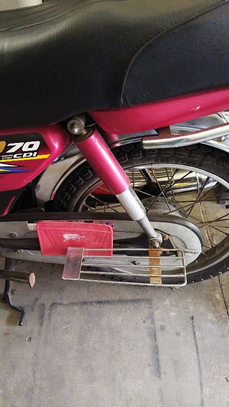 honda sevety in good condition 2