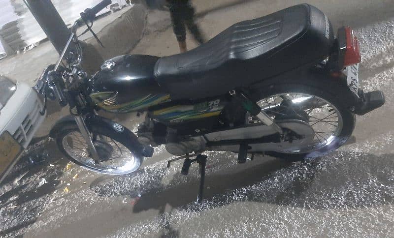 Honda. s bike hay fast hunar hay tora bohot kam hai bike may 4