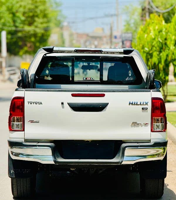 Toyota Hilux 2021 3