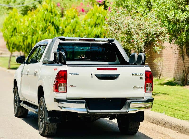 Toyota Hilux 2021 4