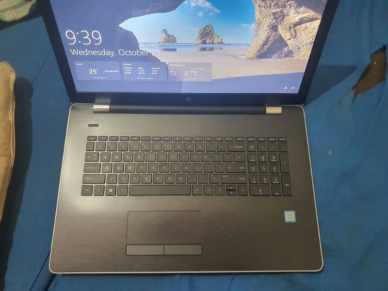 Hp 17 core i3 7th generation  8gb ram 128 ssd 5