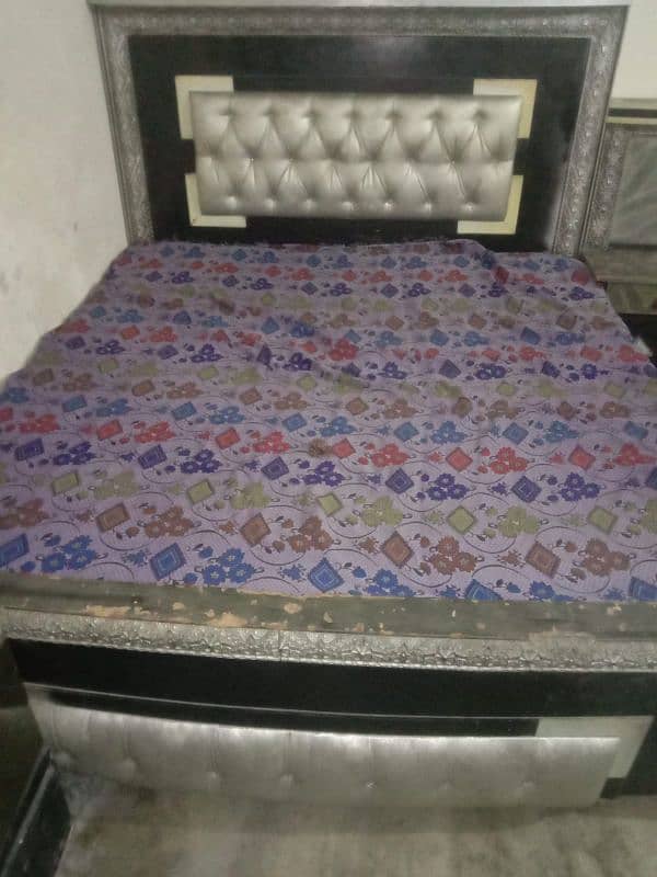 King size bed with mattress for sale 0