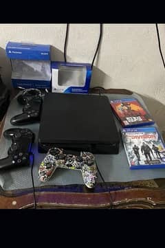 playstation 4 lush condition with box with 3 controllers and 2 games