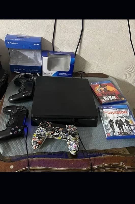 playstation 4 lush condition with box with 3 controllers and 2 games 0